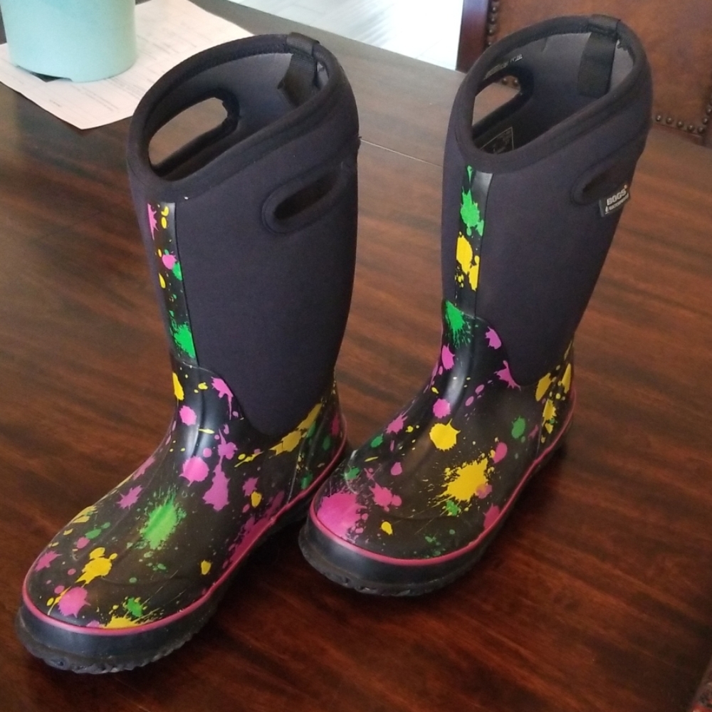 Bogs girls size 4 boots (women's size 6).